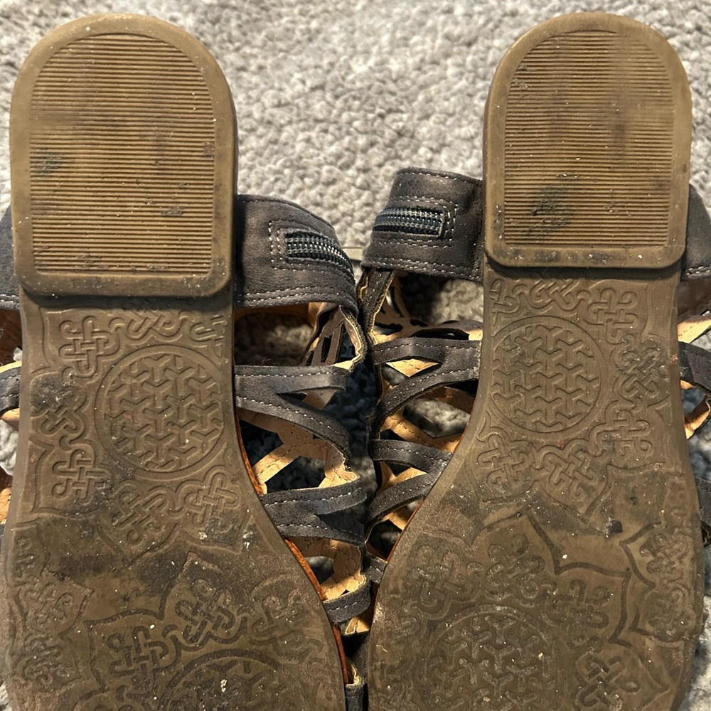 Stylish Gray Gladiator Sandals - Picture 4 of 4